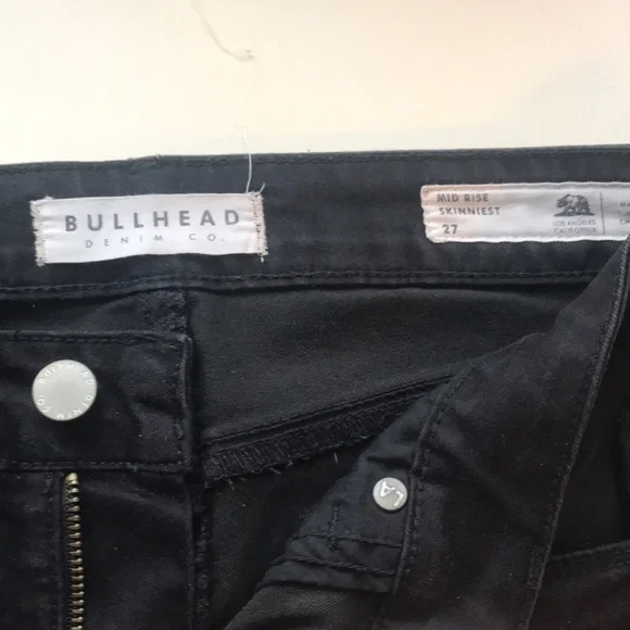 Bullhead embroidered black skinny jeans with red roses, Size 27 - Picture 4 of 4